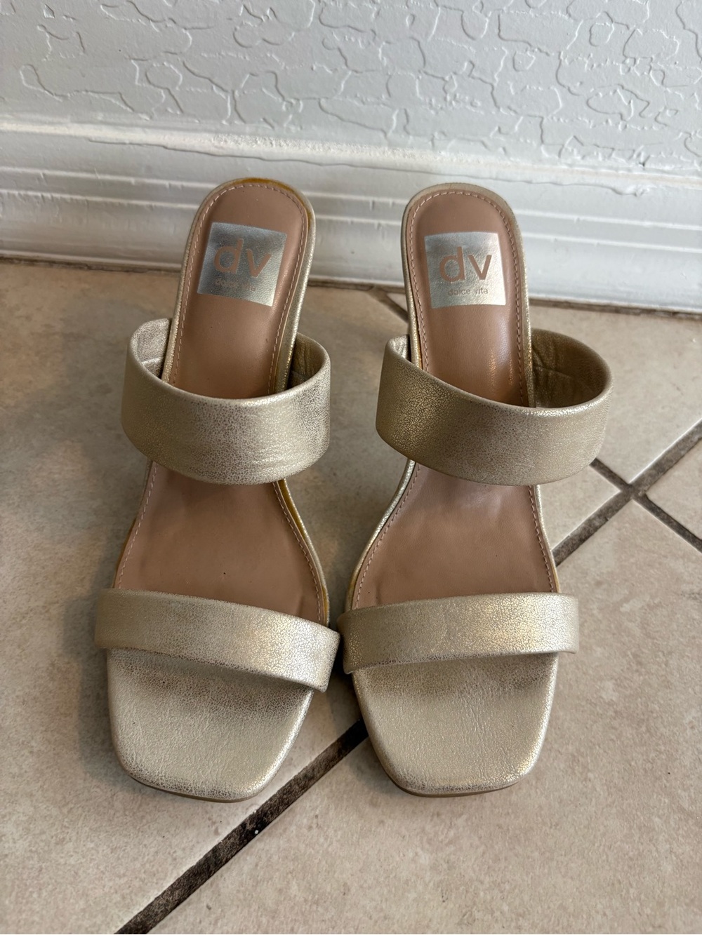 DV Dolce Vita Selsta Heeled Sandals Gold Metallic Slide Block Heel Womens 6.5